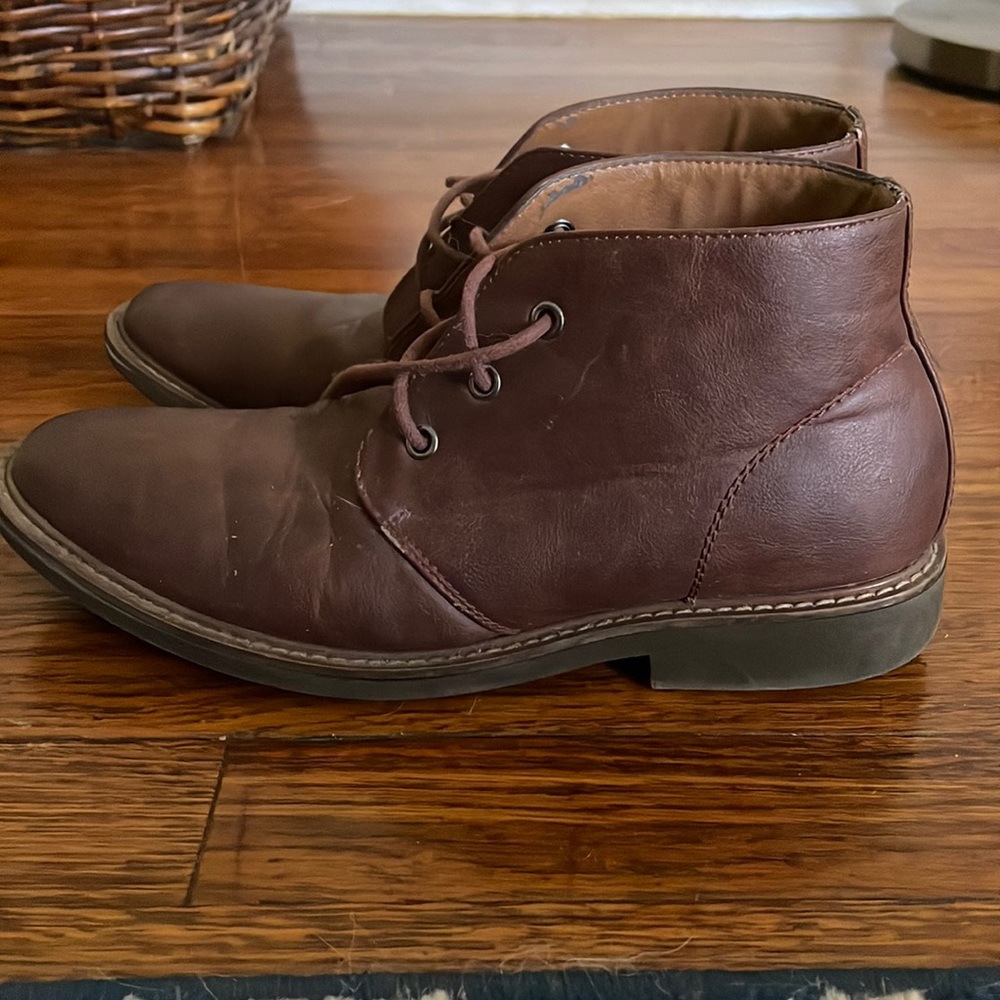 Guess Men’s boots. Fair condition, some scuffs here and there.